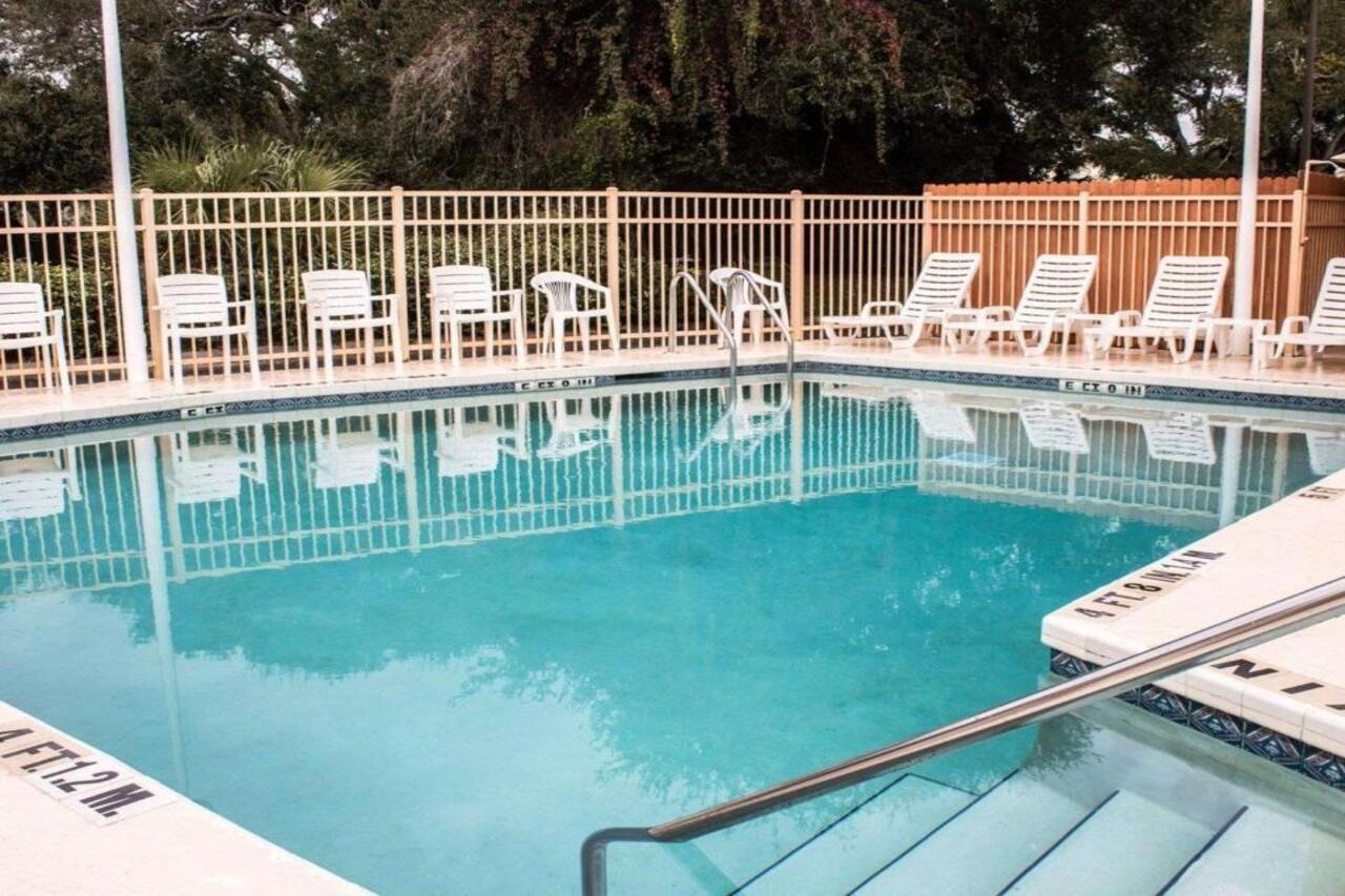 Quality Inn & Suites St Augustine Beach Area 圣奥古斯丁海滩 外观 照片