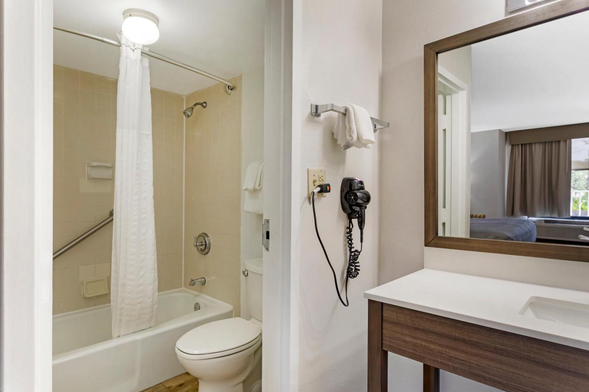 Quality Inn & Suites St Augustine Beach Area 圣奥古斯丁海滩 外观 照片